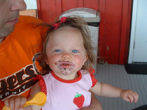 09-7AnnaIceCreamMouth
